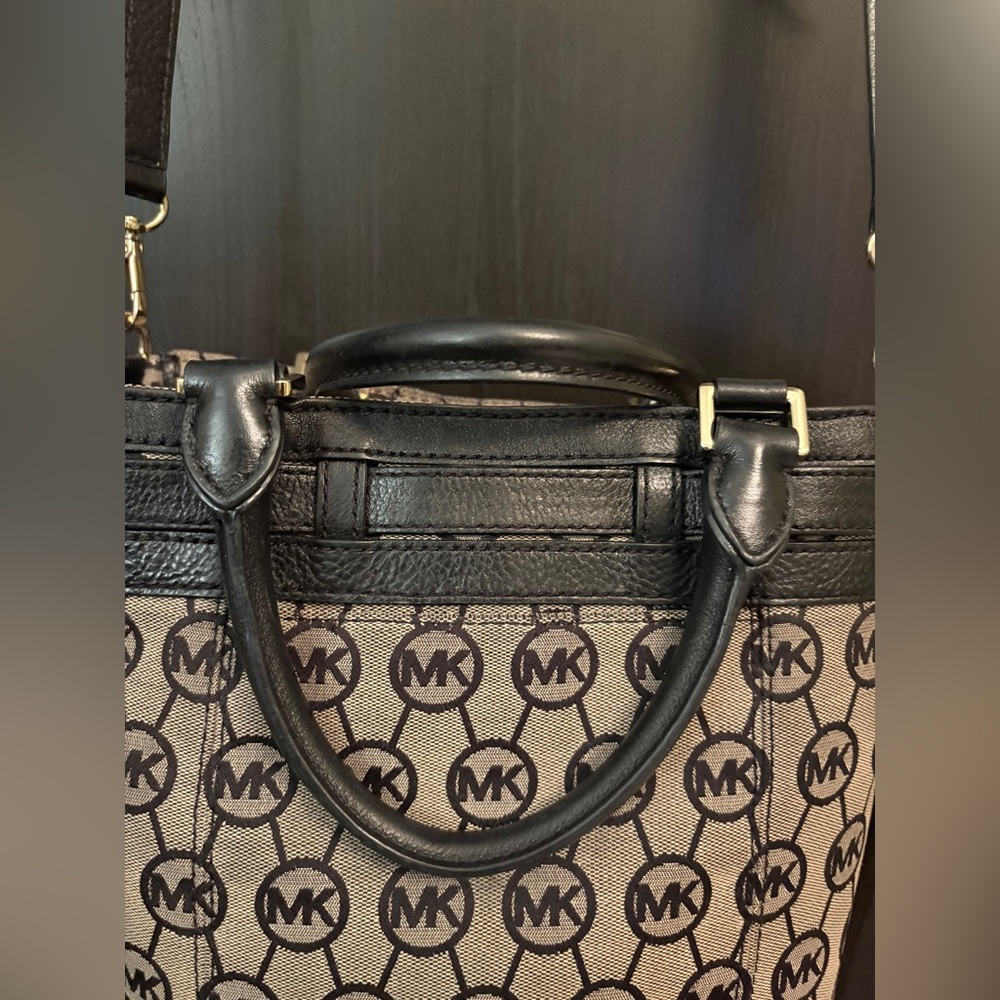 Michael Kors Signature Logo Bucket Tote | Belted Silhouette - Picture 9 of 16